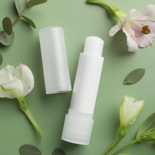 Klassieke lippenbalsemstick gerecycled materiaal ecru / wit