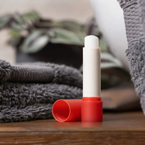 Klassieke lippenbalsemstick gerecycled materiaal rood