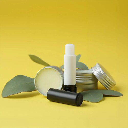 Klassieke lippenbalsemstick gerecycled materiaal ecru / zwart