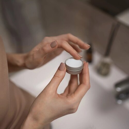 Lipbalm rond gerecycled aluminium blikje zilver