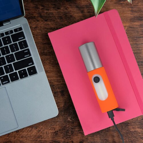 Oplaadbare 10 W LED-zaklamp met zoomfunctie 300 lm oranje