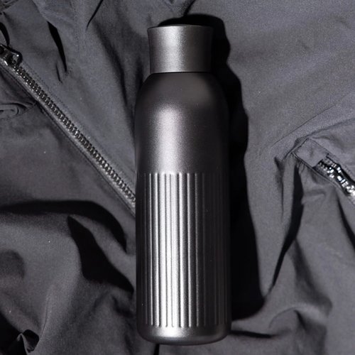 Sagaform Tekla Push stalen fles met druk dop gerecycled) 500 ml zwart 500 ml